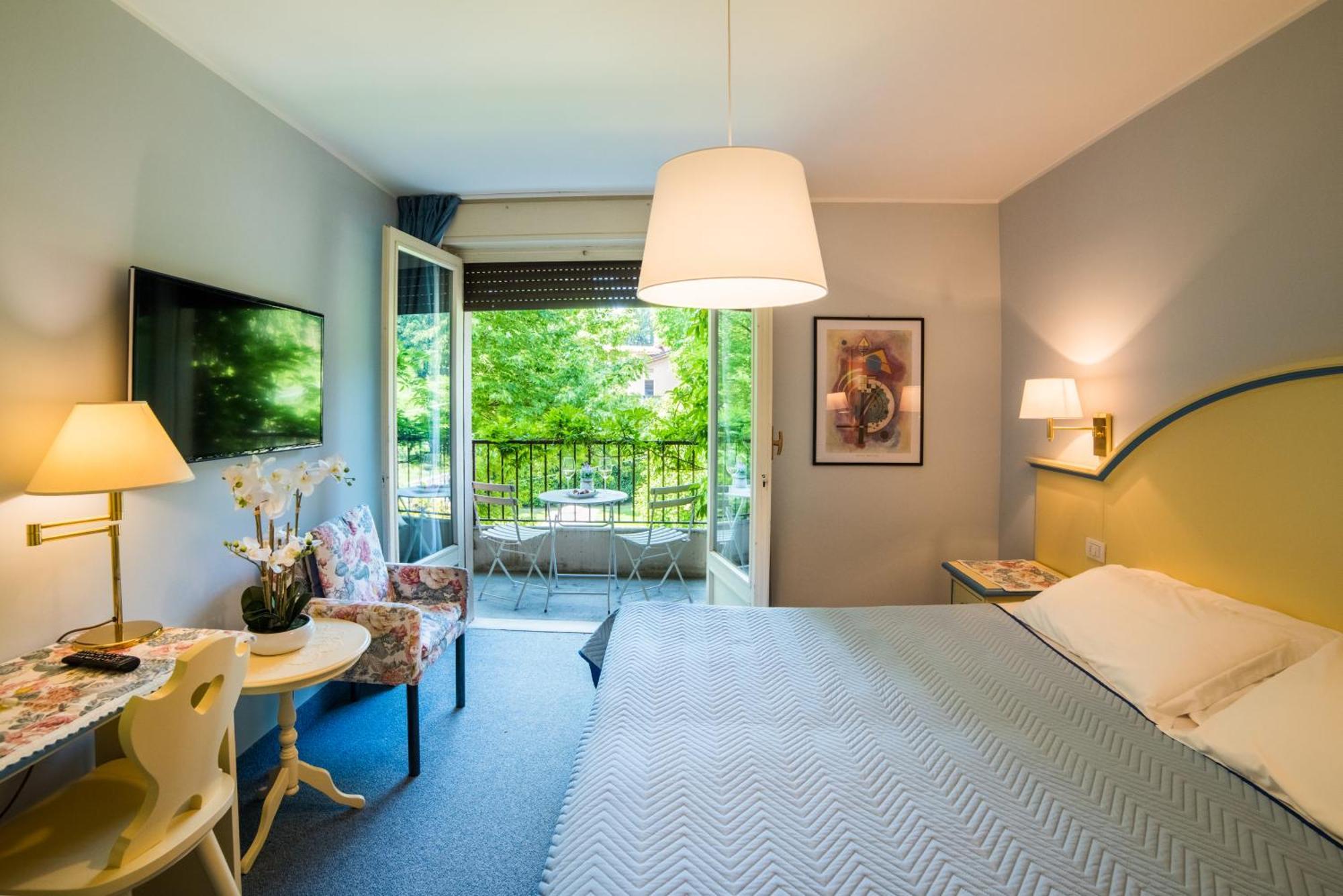 Albergo Milano Snc Lanzo dʼIntelvi Exterior foto